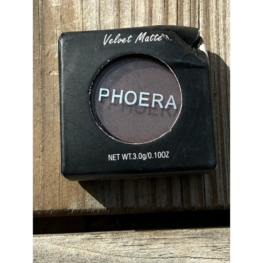 Phoera Charcoal Plum Velvet Matte Eyeshadow Shade 206 Heart New Box